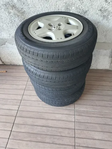 Kit roda 14 com pneus e caixa de som