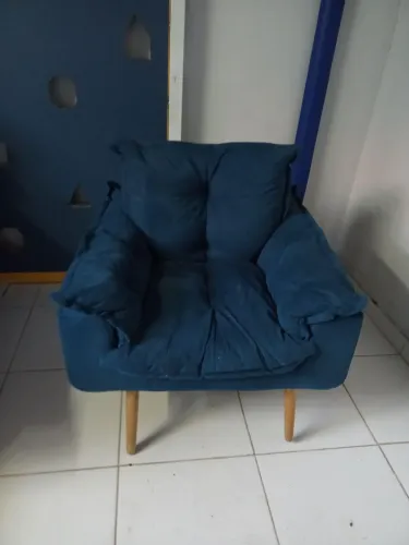 Poltrona estofada azul
