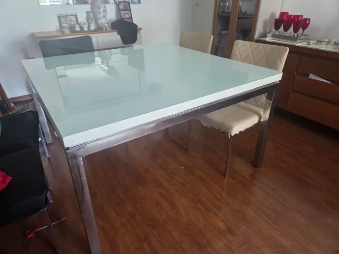 Mesa de alto padrão da Fernanda design com seis cadeiras