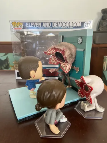Funko Pop Eleven & Demogorgon (727) + 2 Bonequinhos McDonald's Portugal