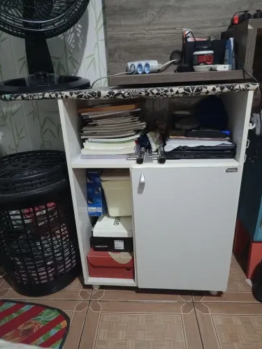 Passadeira com porta e prateleira
