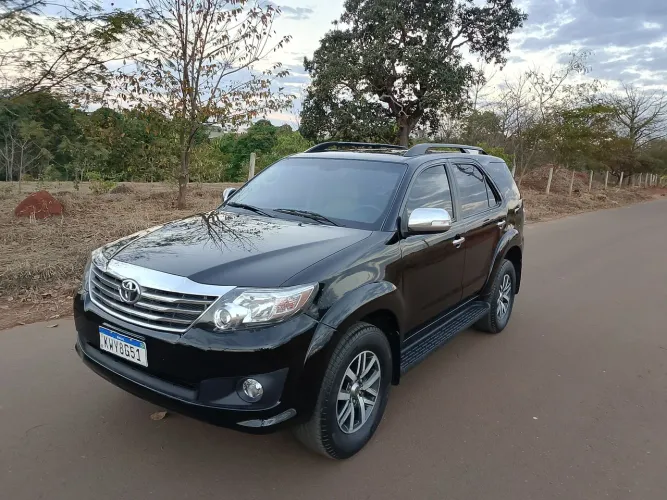 Toyota Hilux SW4 SR 4X2 2.7/ 2.7 Flex 16V Aut. 2015