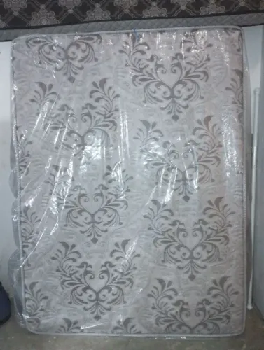 vendo um colchão de casal semi novo só tem 2 meses de uso muito confortável valor 1600