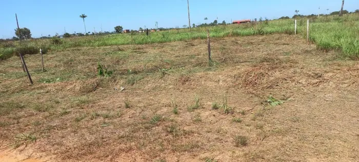 Vende esse terreno