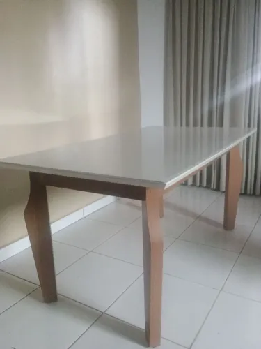 Linda mesa tampo de vidro pra 6 cadeiras 