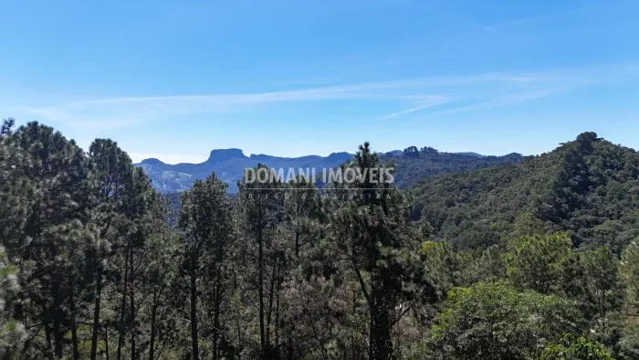 Lindo Terreno com Vista de frente para a Pedra do Baú, Região do Alpes - Campos do Jordão