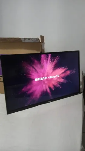 Smart TV Semp 32" HD Roku TV - Usada, Completa (Caixa + Controle)