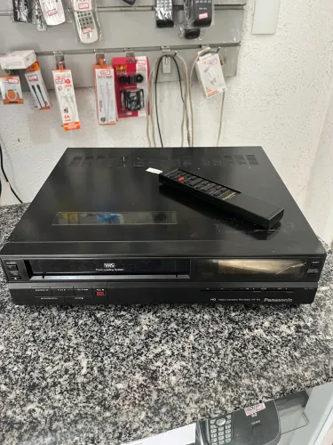 Vídeo cassete Panasonic revisado com. Controle