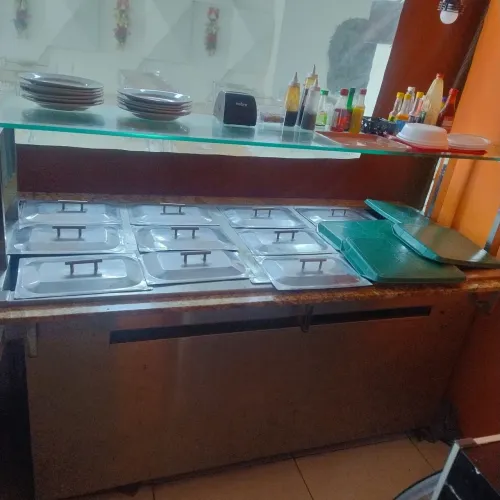 Buffet Self service térmico com lateral em mármore 