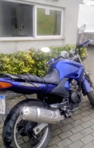 MOTO LINDA, MUITO INTEIRA.