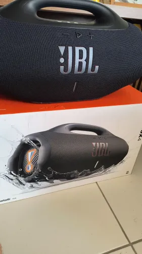 JBL boombox 4