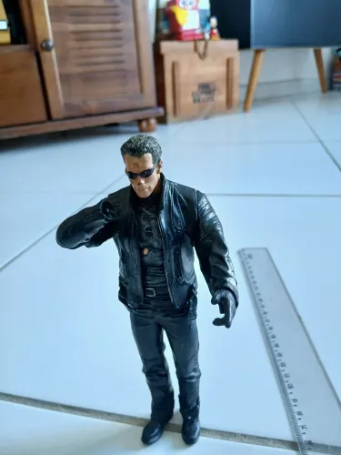 Action figure articulado exterminador do futuro