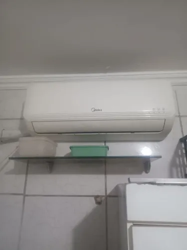 Ar condicionado Midea 9000 BTUs com defeito