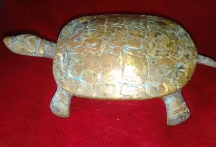Antigo porta joias em bronze indiano no formato de Tartaruga