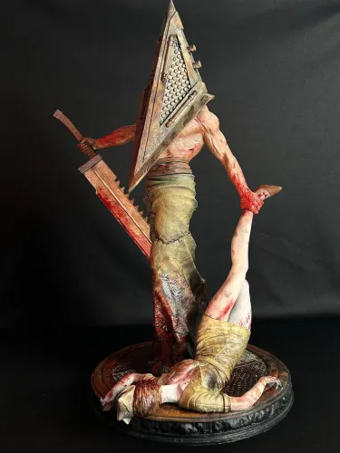 Pyramid Head 1/6 aprox: 40 cm de altura 