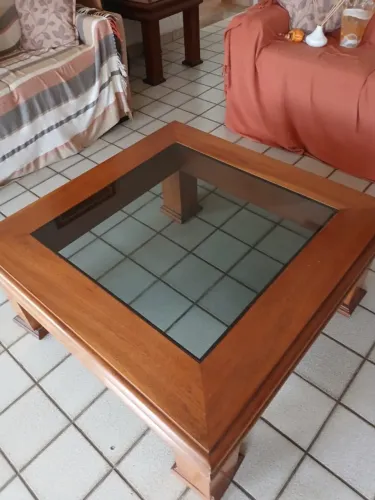 Mesa de Centro em Madeira Maciça