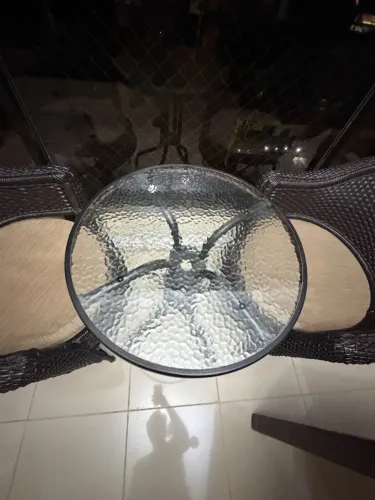 Vendo Mesa Vidro Redonda com 2 lugares, sem cadeiras