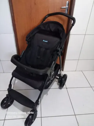Carrinho de bebê Burigotto semi Novo unissex