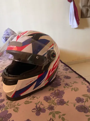 Vende-se ls2 semi novo