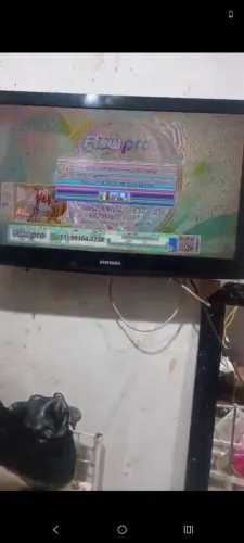 Vendo tv 32 polegadas Samsung não é smart ela está com tela colorida não está quebranda