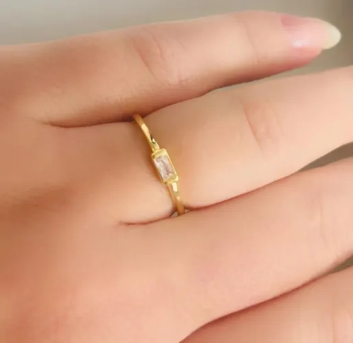 Anel Semijoia Feminino com Detalhe em Zircônias