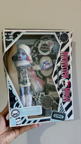 boneca abby na caixa