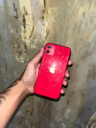 Vendo iPhone 11 tudo original tem detalhe mais não interfere em nada