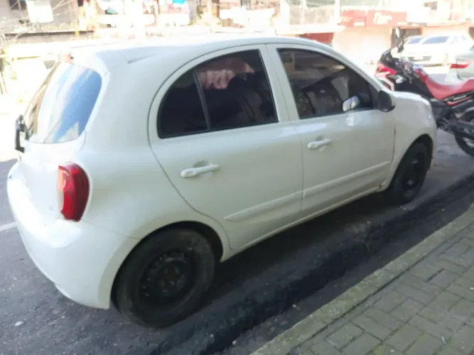 Nissan March S 1.0 12V Flex 5P 2015