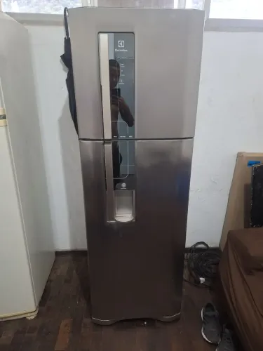 Geladeira, o opressor da geladeira tá ruim