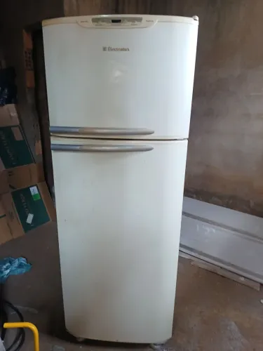vendo geladeira duplex  frost free gelando bem, entrego e parc cartão, pego sua usada 