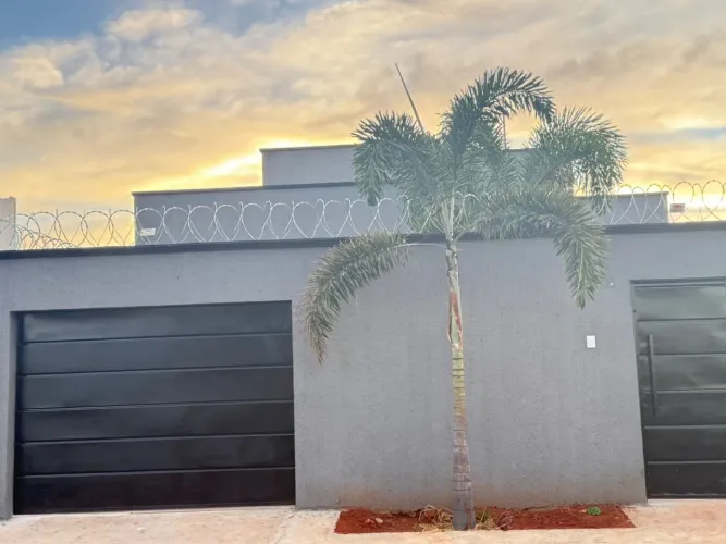 ? CASA COM PISCINA À VENDA - GOIÂNIA/GO