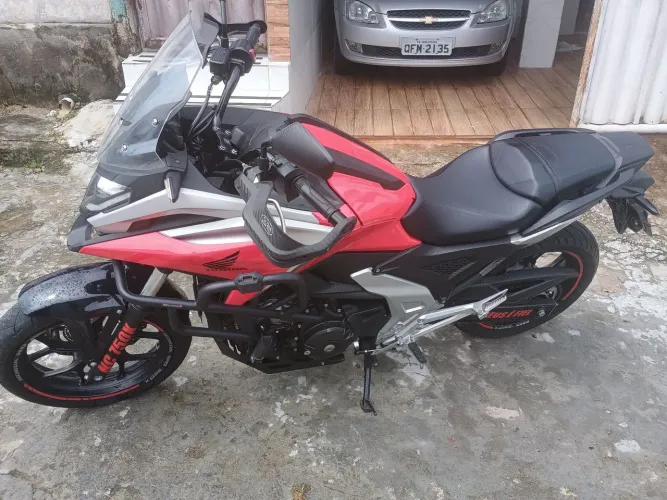 Vende-se moto NC 750x extra km 10.00