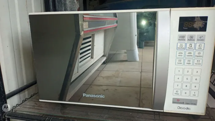 Micro-ondas Panasonic espelhado