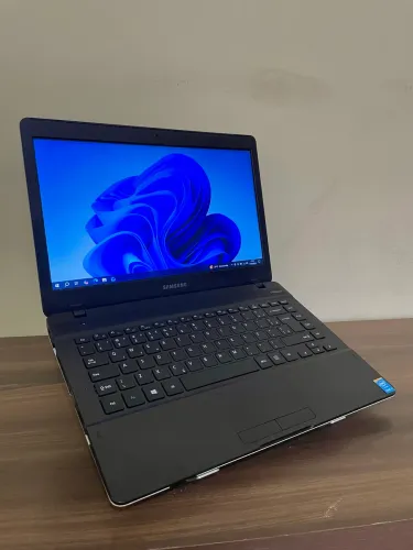 Notebook SAMSUNG i3 + SSD