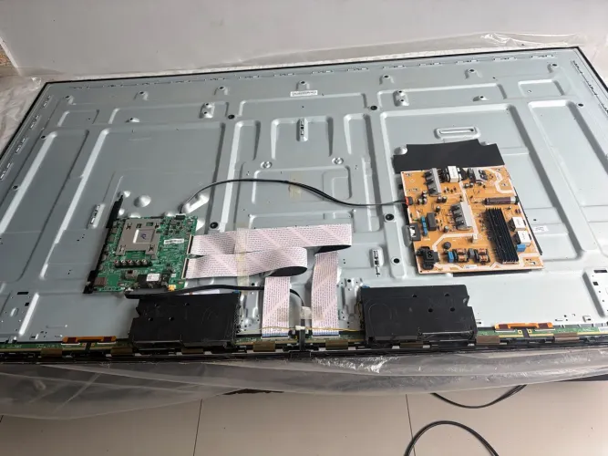 Tv Sansung un75ru7100 com tela e placa ruim 