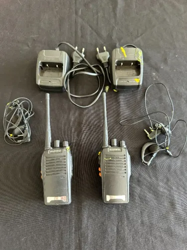 Kit c/ 2 rádios comunicadores Baofeng