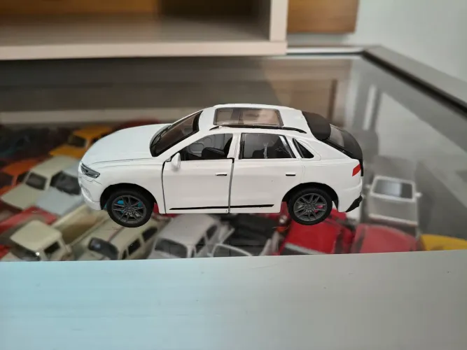 Miniatura Audi Q8 Branco