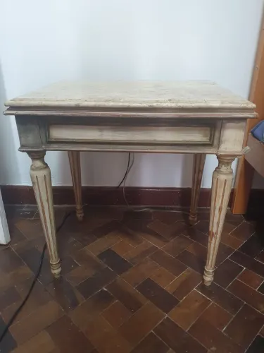 Mesinha de canto madeira e Mármore