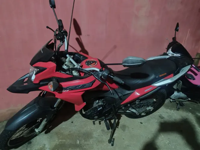 Vendo XRE vermelha 190