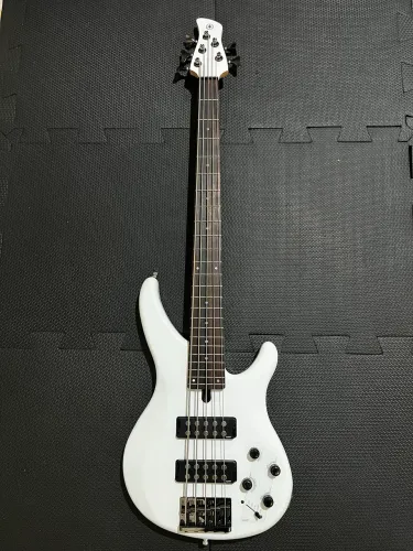 Yamaha TRBX 305 Contra baixo elétrico 