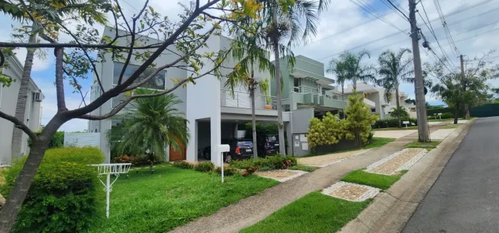 Casa alto padrão em condomínio fechado 250m² ? 3 Quartos ? 4 Vagas ? 5+ Banheiros Condomín
