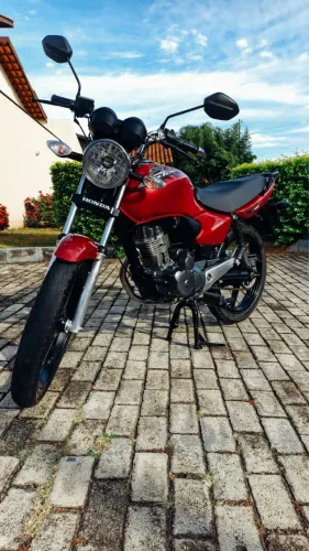 Vende Titan top de linha. 