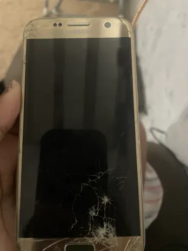 Celular quebrado 