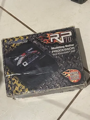 Pedaleira multi efeitos digiTech RP70