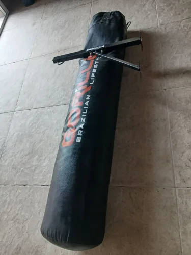 Vendo saco de pancada com suporte