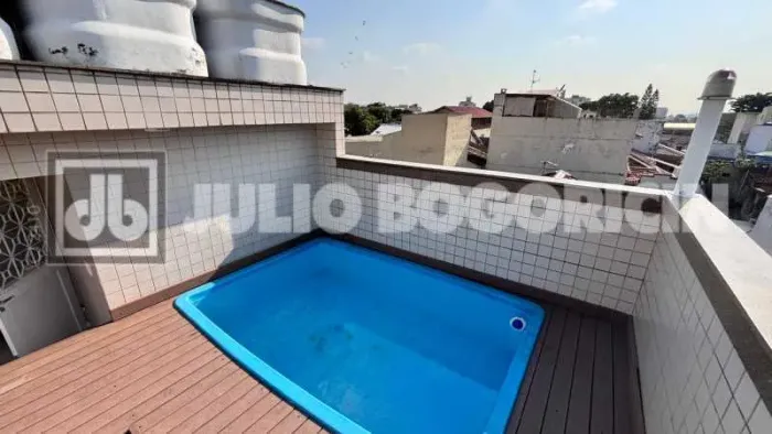 Casa de Vila triplex - 4 quartos (2 suítes) - Varandão - Piscina - Espaço gourmet com chur
