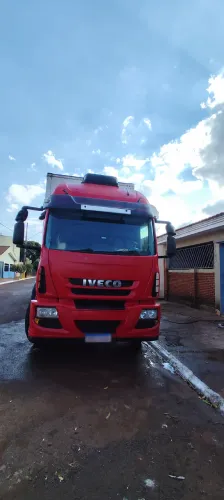 Iveco Tector 240E28 6x2 - Baú