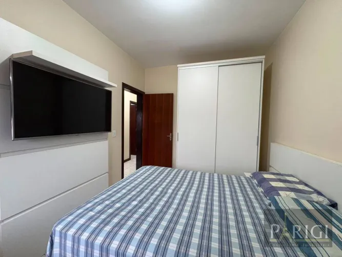 Residência Ampla com 5 Dormitórios, 2 Suítes e Piscina