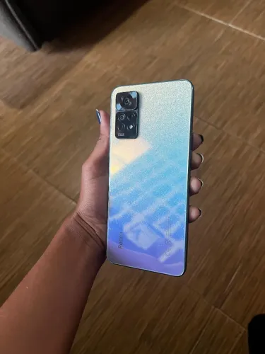 Vende-se Redimi note 11 pro espelhado - 128 gb. Somente detalhes de uso. R$900,00