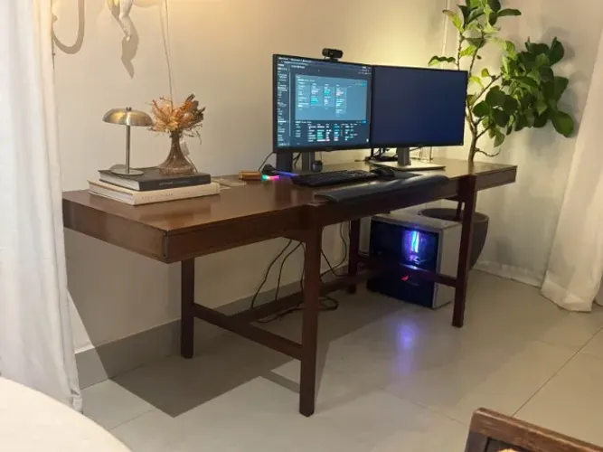 Escrivaninha em madeira maciça com 4 gavetas  Design modernista 60x230 cm
